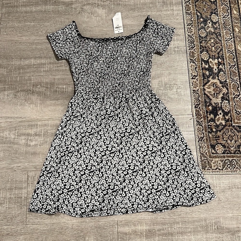 NWT Hollister Black and White Flowered Dress size Small